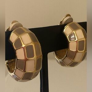 #205 Vintage Joan Rivers Goldtone Half Hoop Mosaic Checkerboard Enamel Earrings
